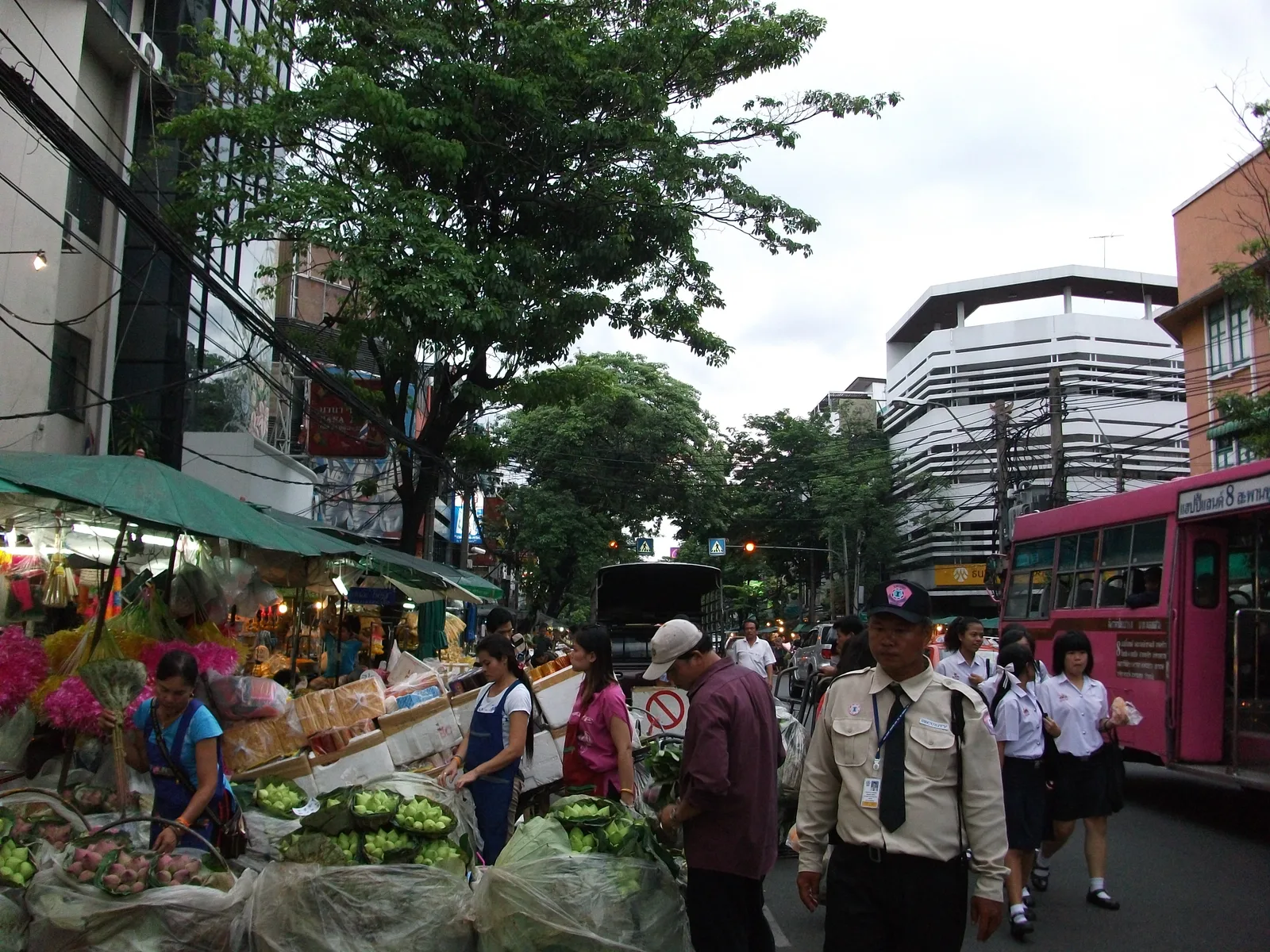 Pak Khlong Talat flower market in Bangkok