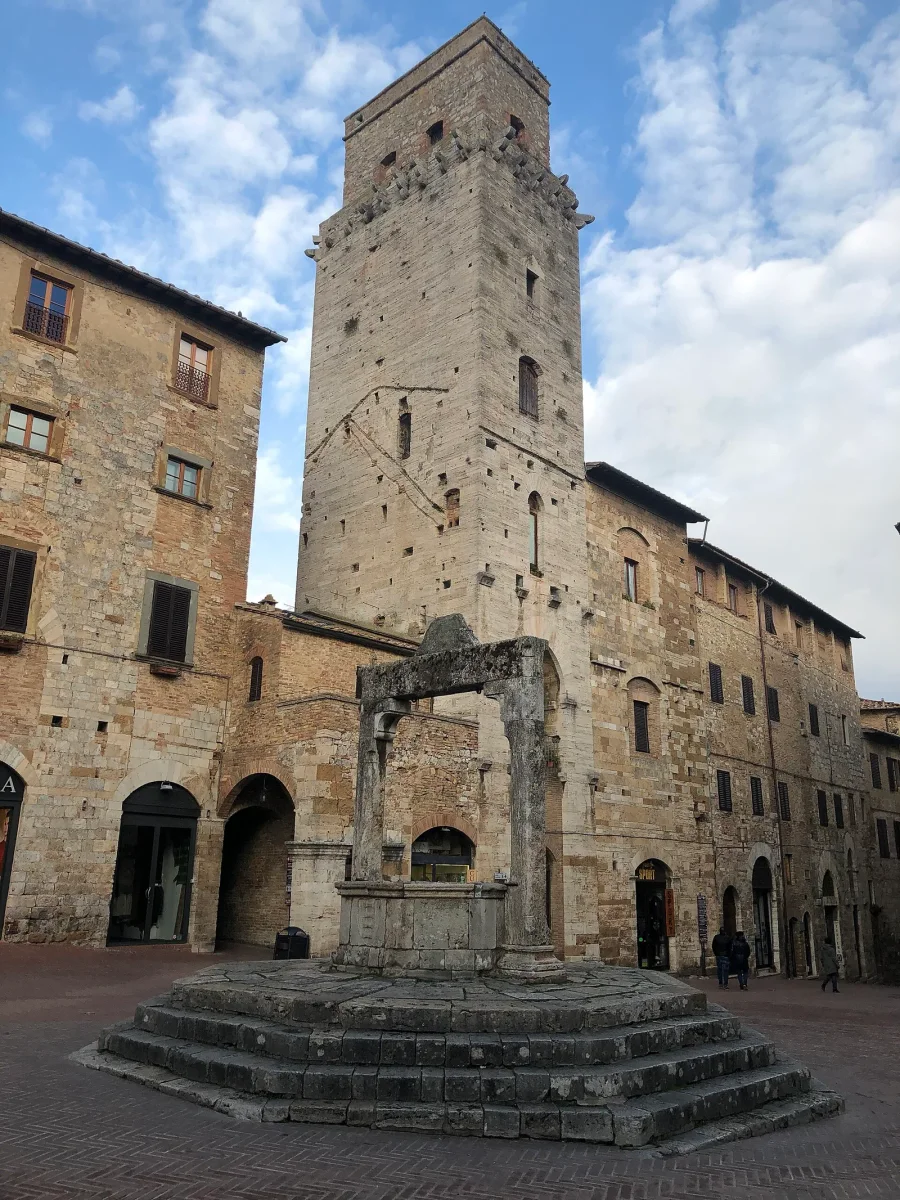 Siena and Tuscan hill-town architecture