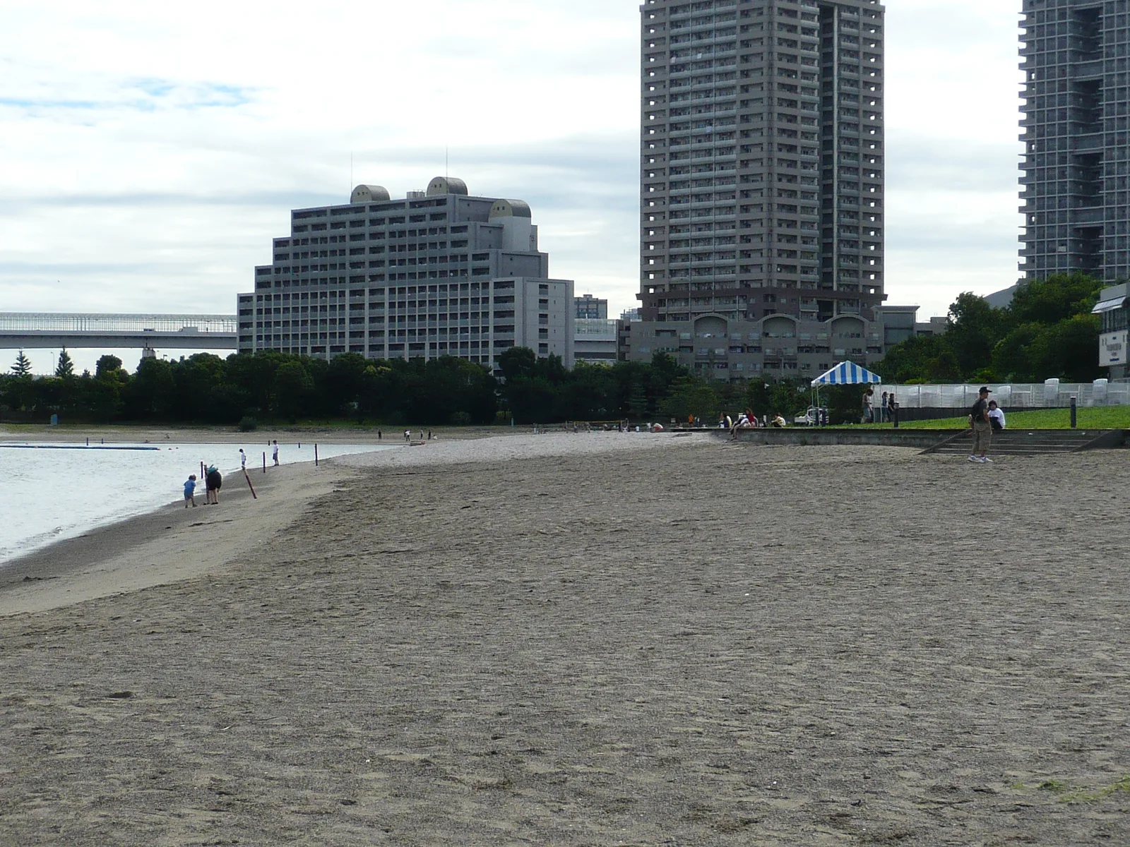 Tokyo Bay waterfront at Odaiba Marine Park