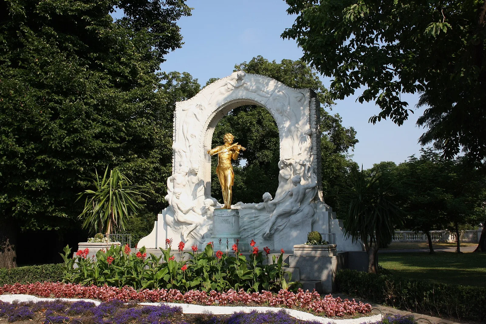 The gilded Johann Strauss monument in Stadtpark